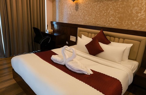 Vayittiri Hotel | SILVER OAK RESORT WAYANAD