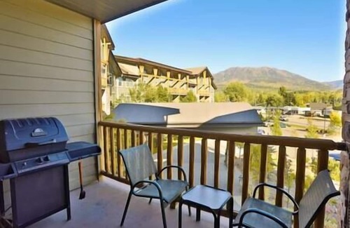 East Kootenay Condo | Silver Rock Studio with full kitchen and Queen bed