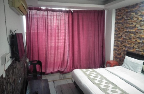 Malviya Nagar Hotel | Silver Villa