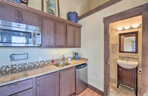 Anacortes House | Similk Bay Retreat with Deck, Fire Pit + Hot Tub!