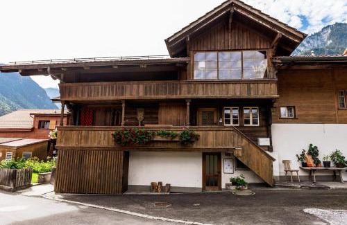 Wilderswil Apartment | Simple and Rustic - Apartment in Historic House