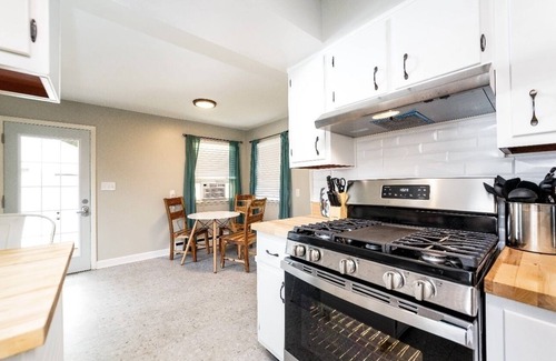 Lansing House | Simple and Sweet I 2 BR 1 BA Home in Lansing