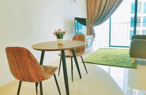 Shah Alam Apartment | Simplicity Cozy For 2 -Trefoil Setia Alam- Near Setia City Mall-Setia Convention Centre
