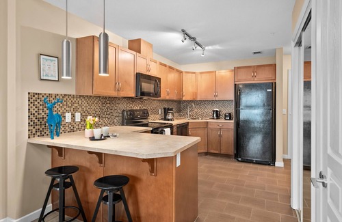 Victoria Park Apartment | Simply Comfort. Modern DT Condo. Balcony. Free Parking. Gym.