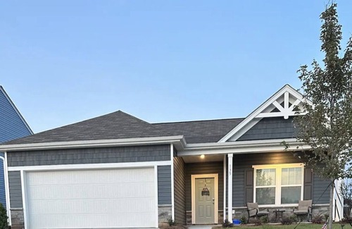 Barium Springs House | Single bedroom, double bed, private bathroom. Full access to living areas.