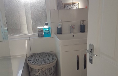 North Greenford House | Single Bedroom in Sudbury Hill Wembley - 10 mins from Wembley Stadium