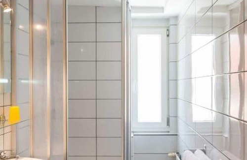 Geislingen an der Steige Apartment | Single room with shower or bath and toilet