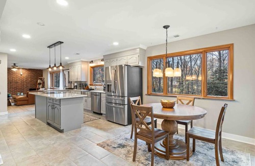 Vienna House | Single Fam | Private | Spacious | Entertainment