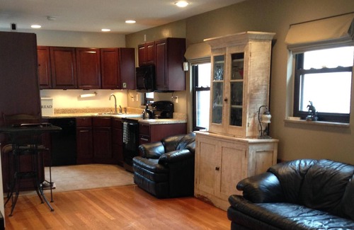 Squirrel Hill South House | Single Family Bungalow Near Universities, Hospitals- Long / Short term