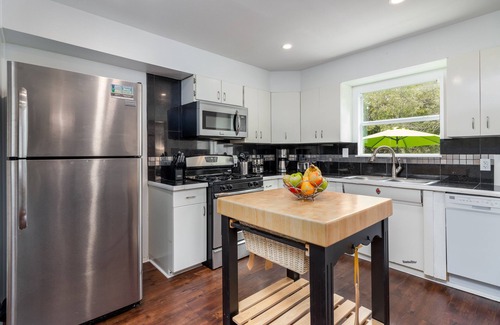 San Antonio House | Single Family Home 3 Bedroom Near All Attractions and 10 miles to Lackland AFB