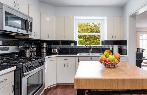 San Antonio House | Single Family Home 3 Bedroom Near All Attractions and 10 miles to Lackland AFB