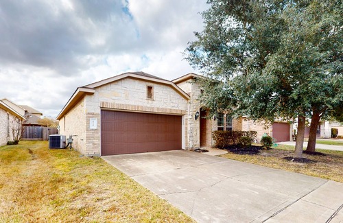 Cypress House | Single-family home with fenced yard, AC, & washer/dryer - close to everything