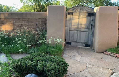 Santa Fe House | Single level large family home in the heart of SF.