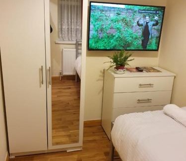 Greenwich Apartment | Single Room G1 (Sandycroft Guest House)