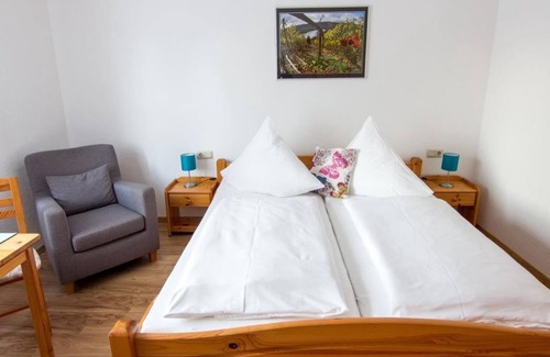 Niederemmel Bed & Breakfast | Single room on the ground floor - Gästehaus St. Eberhard
