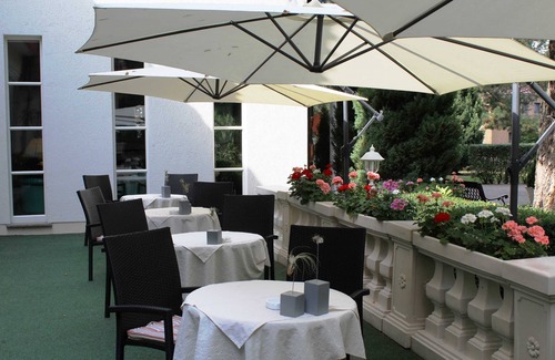 Plau am See House | Single room with balcony - Parkhotel Klüschenberg