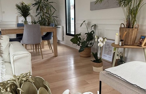 Ploudalmezeau House | Single-storey house, close to the port and Kerdéniel beach.