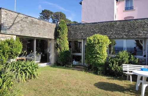 Treboul House | Single-storey house with sea view, 2 stars, with garden, pedestrian walkway, parking