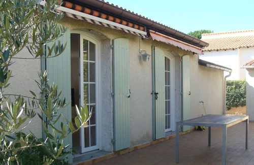 Vergeze House | Single storey house with enclosed garden