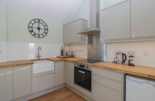 Mere Cottage | SINGLETREE COTTAGE, pet friendly, with a garden in Mere