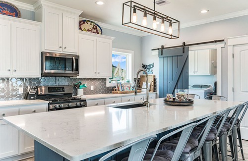 Port Bolivar House | Sip 'N Sea - Built w/All the Amenities & just a 3 minute walk to beach!