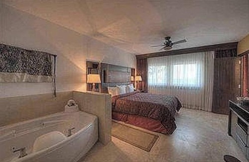 Cabo Bello Resort | Sirena Del Mar - Formerly Welk Resort Cabo