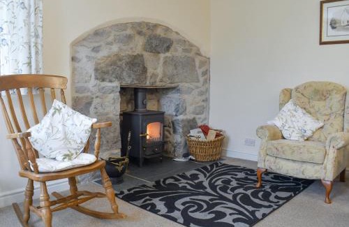Llanarmon-yn-Ial House | Sisial Y Gwynt