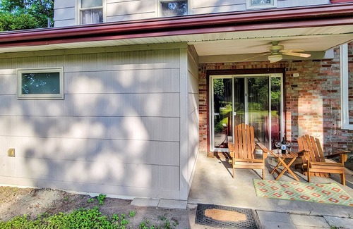 Hampton House | Sitting on the Dock of the Bay, 4-bedroom house in Hampton with Pier & Firepit