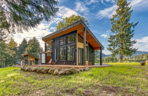 Stevenson Apartment | Six cabins on 100 acres in the Gorge with geothermal hot tubs, decks & views