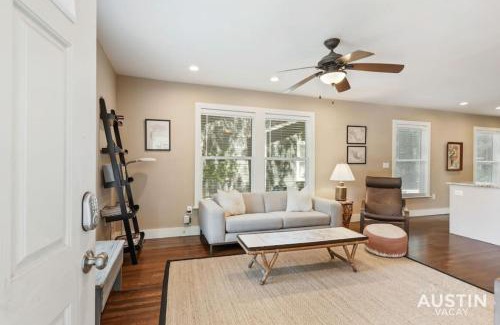 Brentwood House | Sizable Screened in Porch w Luxury Kitchen and Bath