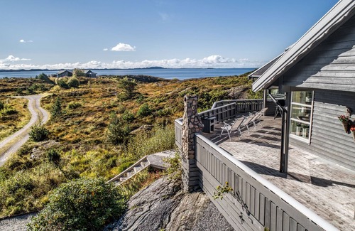 Lammetu House | Sjøbuvågen by Interhome