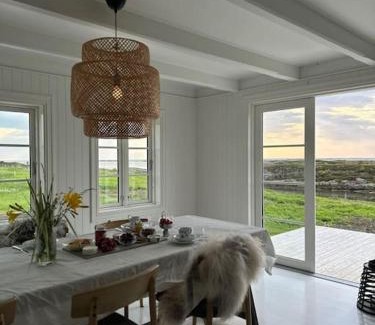 Bud House | Sjønært småbruk