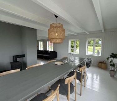 Bud House | Sjønært småbruk