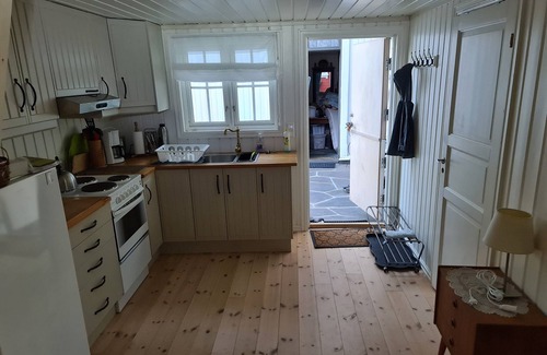 Jomfruland Cabin | Sjarmerende Stabbur i Hjertet av Kragerø Skjærgård