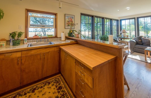 Mount Vernon Cabin | Skagit Valley Farmland View Cabin
