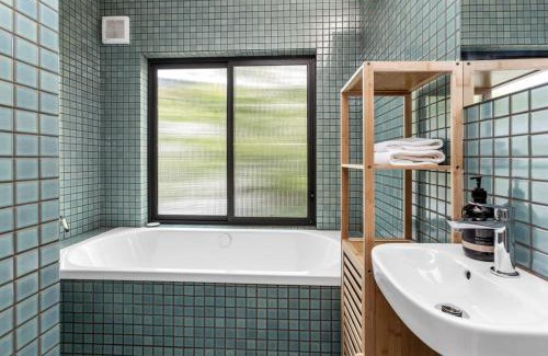 Skenes Creek House | Skenes Creek Beach Retreat Free Wi-Fi Ocean views.