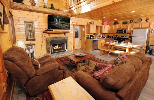 Gatlinburg - Pigeon Forge Cabin | SKI BALL AND A HOT TUB! Convenient location between Gatlinburg and Pigeon Forge