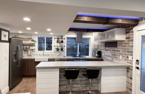 Sandy House | SKI HAUS WONDERLAND (3 MIN FROM PARK N RIDE BUS THAT TAKES U 2 ALTA & SNOWBIRD!)