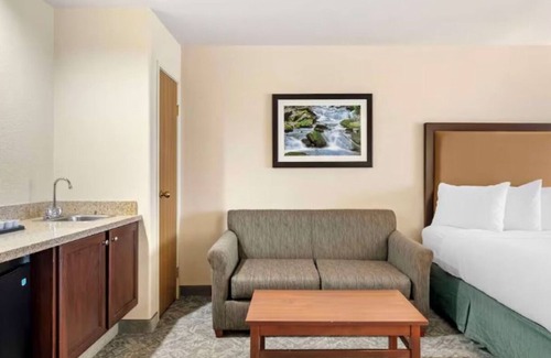 Eagle Hotel | Ski, Hike, Relax in this Scenic Eagle-Vail Valley Getaway - 2 Units