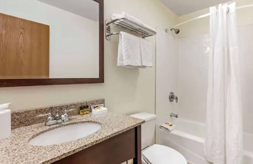 Eagle Hotel | Ski, Hike, Relax in this Scenic Eagle-Vail Valley Getaway - 2 Units