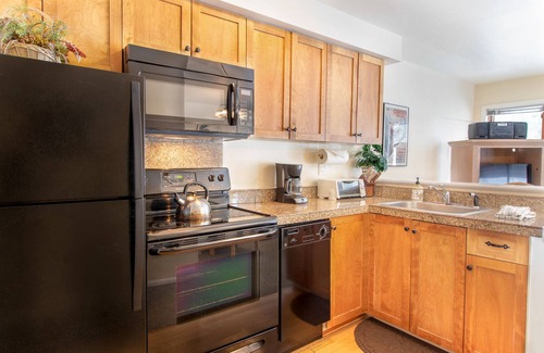 Four O'Clock Condo | Ski-In. 3 Blocks To Town. Hot Tub. Private Deck.