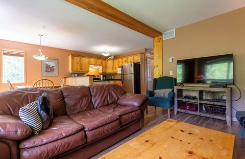 East Kootenay Condo | Ski In and 15 Minute Walk to the Lift | Private Hot Tub
