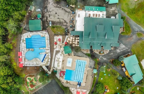 Lackawaxen House | Ski-In/Out, 2 Game Theaters, Hibachi Grill, 2 Masters, Hot Tub & Slope Views