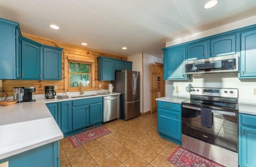 Wolf Laurel Cabin | Ski In/Out @ Hatley Pointe ~Views~HotTub ~Fire Pit