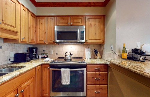 Vail Condo | Ski-in/out, mountain view condo w/fireplace, fast WiFi, shared pool/WD/hot tub