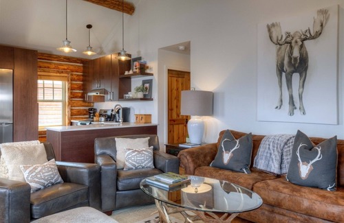 Big Sky Cabin | Ski-in/out Shooting Star Cowboy Heaven Cabin w/Mtn Modern Decor, Views, Hot Tub