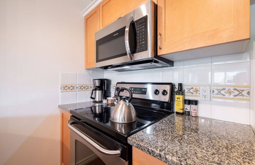 Whistler Condo | SKI-IN/SKI-OUT 1BDR Condo with Pool & Hot Tub | Spectacular location!