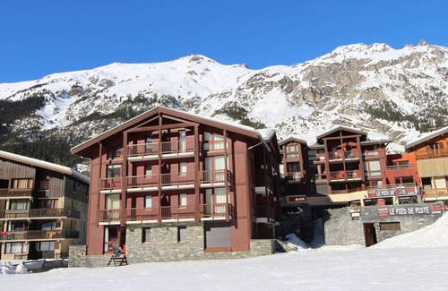 Lanslevillard Apartment | Ski-In/Ski-Out Apartment for 4 with Balcony and Parking in Val Cenis