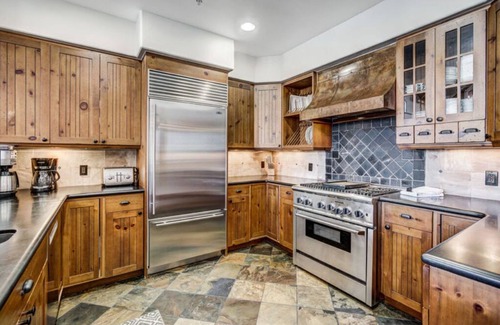 Avon Cabin | Ski-in/Ski-out Luxe Lofted Condo in Bachelor Gulch