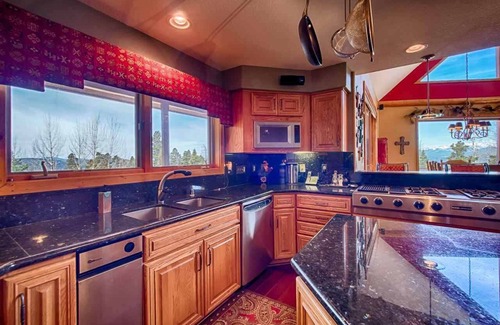 Angel Fire Ski Chalet | Ski-In Ski-Out Mountaintop Chalet at 10,000 Feet